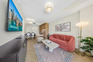 Stylish Miami Condo with Rooftop Pool & Gym