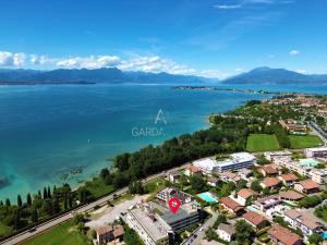 Aureliano Apartment - Solarium Lake view and Pool