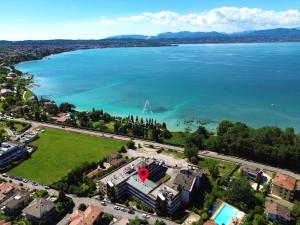 Aureliano Apartment - Solarium Lake view and Pool