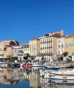 Studio rénové - 50m Vieux port - Parking inclus