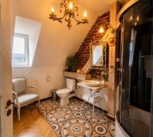 Albert Authentic Heritage Retreat - Historic Views & Private Parking