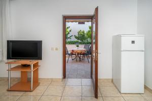 Mira & Ivan Apartments with Terrace and Parking by Irundo