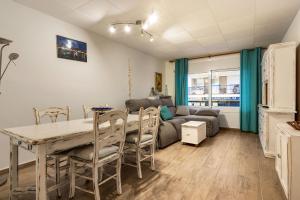 WELCS APARTAMENTO 389 EMP con terraza cerca del mar