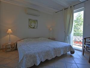 Villas Superb air conditioned loft in wine estate with pool : photos des chambres