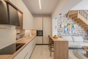 PEA Plaka Authentic Home