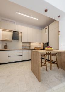 PEA Plaka Authentic Home