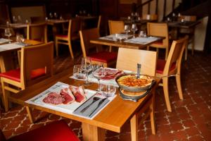 Hotels Auberge Le Cantou - Hotel Roche : photos des chambres