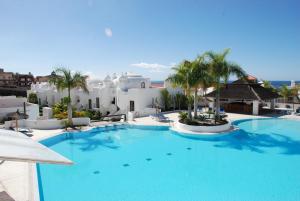 Adejeparadise25-B Duplex views and heatedpool