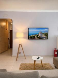 Azure Orchid Kalamaria, Seaside Stay & Free Parking