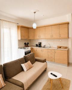 Azure Orchid Kalamaria, Seaside Stay & Free Parking