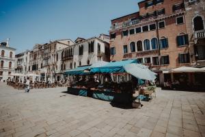 8 mins from San Marco, experience authentic Venice