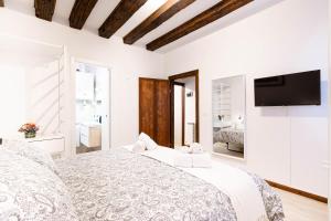 8 mins from San Marco, experience authentic Venice