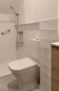 Quiet PINE WALK apartment 20m from the beach