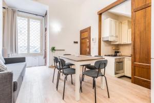 7Guest Duomo5Min walk-PRIVATE CINEMA PopCorn-Castle 6MIN- Air Cond