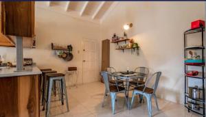 Rustic Raspuru is a cozy House