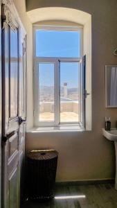 Ermoupolis Old Town Sunny House