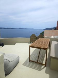 Phaos Oia Suites
