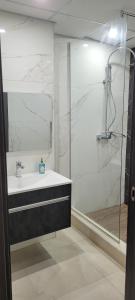 Appartement dans résidence vu sur mer