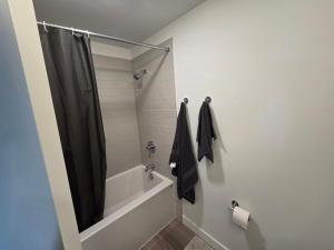 Breath Taking View-TopFloorPHaccess-DTskyline-2BR2WR-5Guest