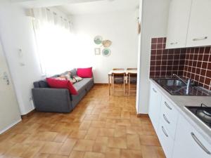 Two-bedroom flat a few steps from the beach