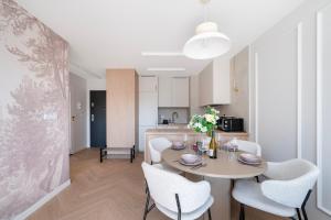 Downtown Apt - Parking, Balcony, Top Location - by Rentujemy
