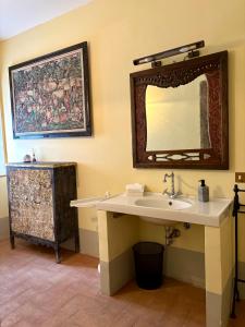 Castello Vinci Historic Room with Private Bathroom