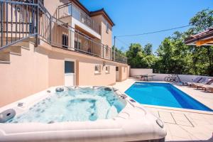 VIP Villa with heated pool & jacuzzi