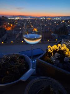Urban Garden Retreat, Acropolis View