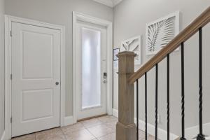 Walk To The Beach! 3 Story Home! 2 Balconies With Gulf Views!