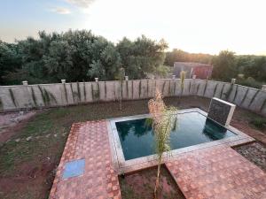 Maison calme avec piscine privée et grand jardin