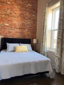 Teddys Place - Steps Away from the Avon Theatre