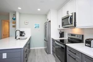 Sanibel Arms West B8