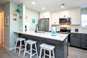 Sanibel Arms West B8