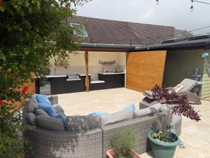 Detached property, beams, hot tub large garden