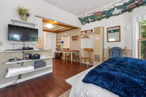 Tuckaway Cottage by Simple Life Rentals