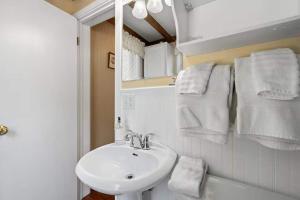 Tuckaway Cottage by Simple Life Rentals