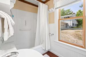 Tuckaway Cottage by Simple Life Rentals