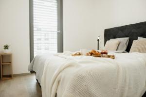 Stylish Apartment Near City Center with Parking