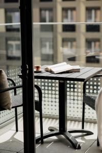 Stylish Apartment Near City Center with Parking