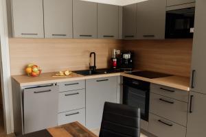 Stylish Apartment Near City Center with Parking
