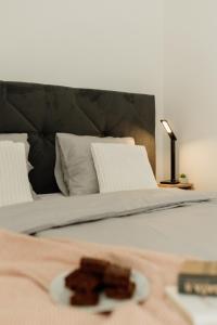 Stylish Apartment Near City Center with Parking