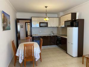 2 bedroom apartment Sveti Vlas with 2 balconies and sea views