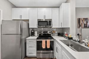 Desert Serenity Retreat Resort Pools Patio Pet-Friendly Scottsdale Escape