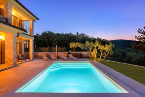 Villa Pinaza B - Luxury Villa with Private Spa & Sunset Views