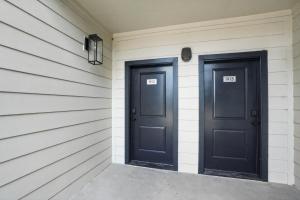 Modern 1-bedroom with upscale finishes open design
