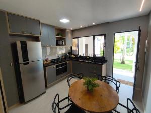 Guarajuba Summer Flat 23 - Guarajuba Temporada, venha viver mais de uma experiência de hospedagem conosco! 180m da praia, faça tudo a pé!