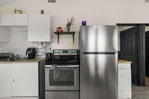 Loft Retreat Near Disney Sleeps 4 Kissimmee