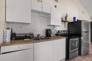 Loft Retreat Near Disney Sleeps 4 Kissimmee