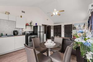 Loft Retreat Near Disney Sleeps 4 Kissimmee