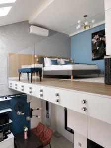 Mid Azure Residence, free parking, self check-in